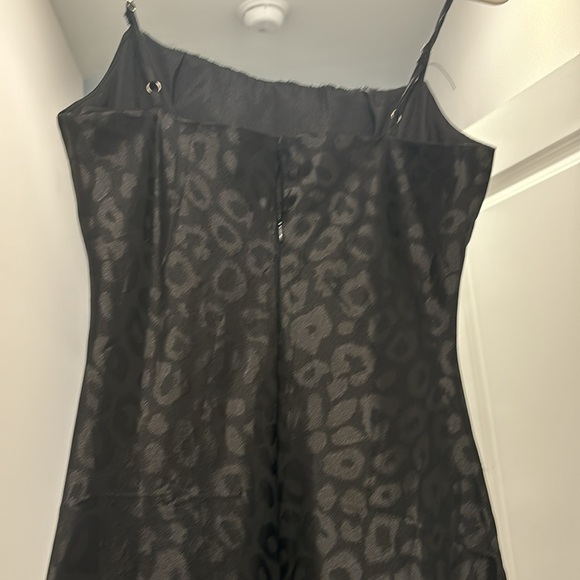 Satin cheetah print black midi dress - Picture 4 of 5